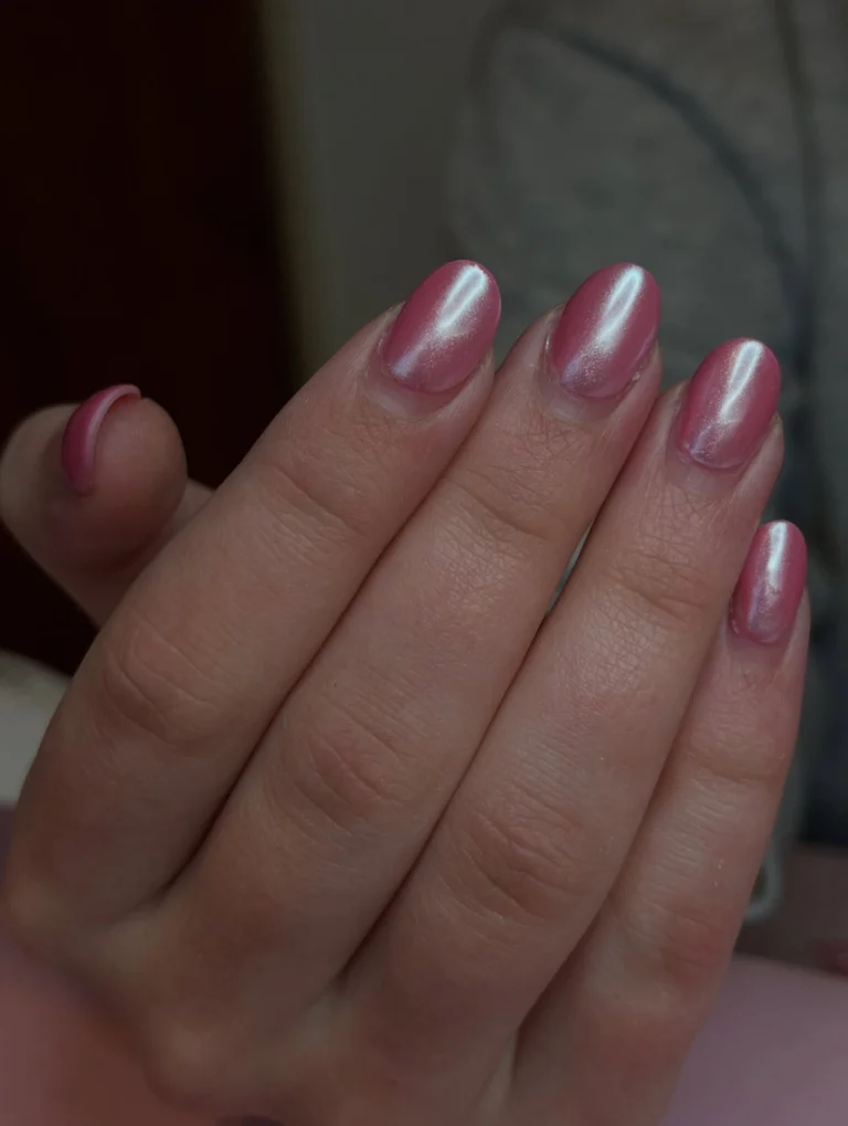 Instagram post from laluxe.nl. This post is in position 3.