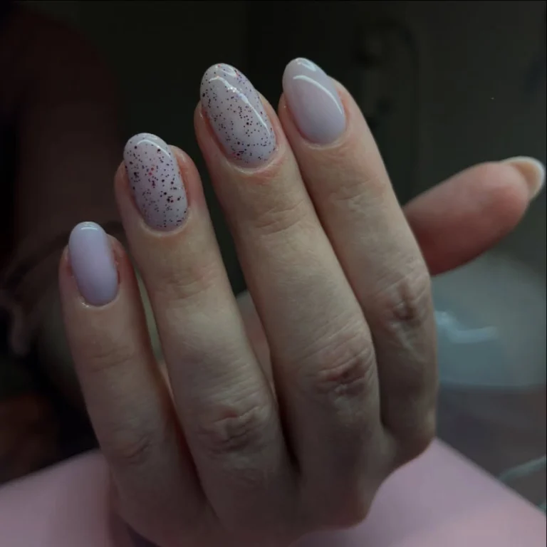 Instagram post from laluxe.nl. This post is in position 4.