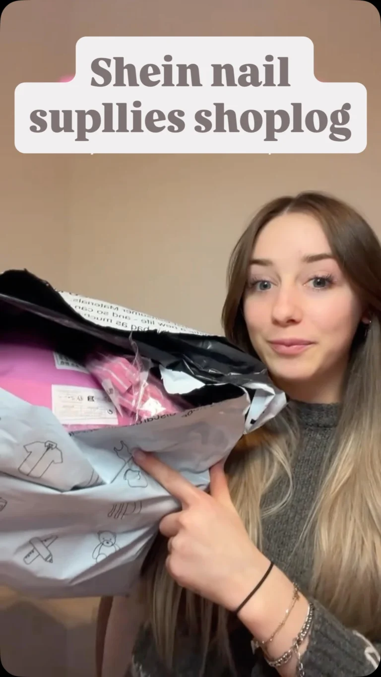 Instagram post from laluxe.nl. This post is in position 3.