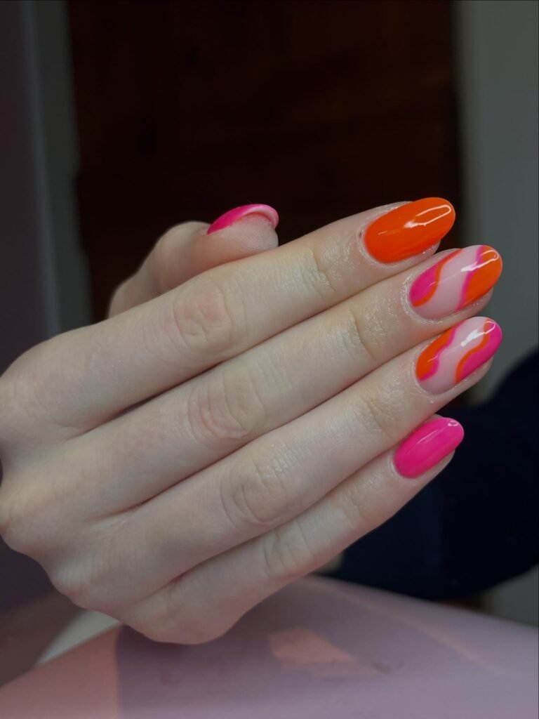 Instagram post from laluxe.nl. This post is in position 4.